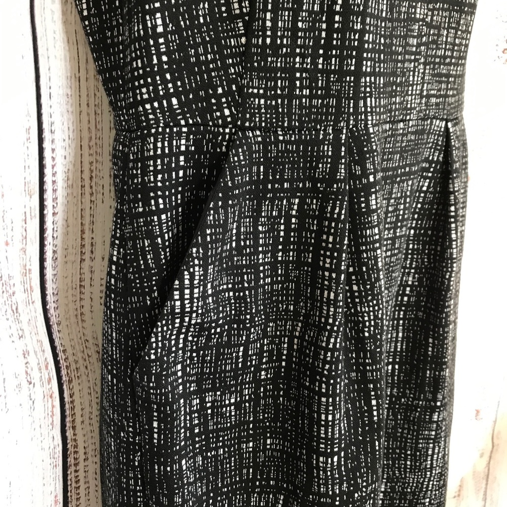 Calvin Klein Women’s Black & White Geometric Sleeveless Dress - Picture 7 of 14